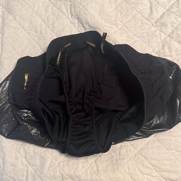 Nike Luxe Dri-Fit Running Shorts - Picture 4 of 5